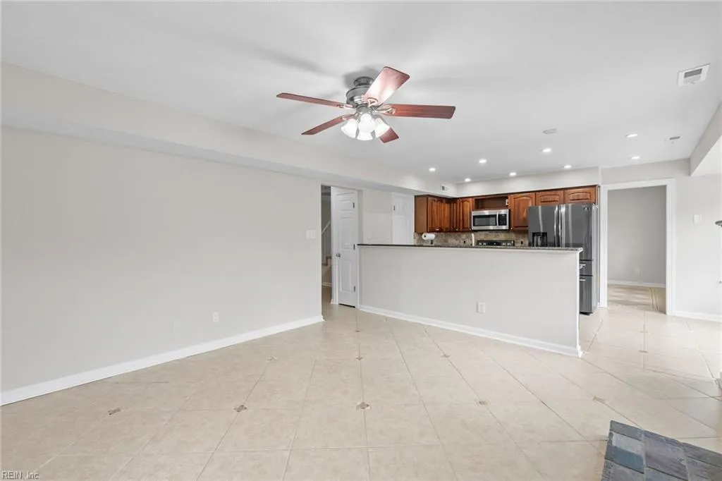 Virginia Beach, Virginia 23456, United States, 4 Bedrooms Bedrooms, ,3 BathroomsBathrooms,Residential,Active,206494