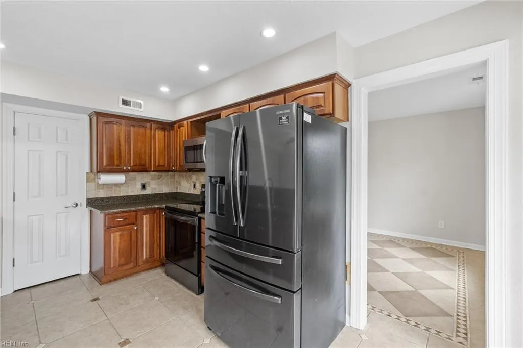 Virginia Beach, Virginia 23456, United States, 4 Bedrooms Bedrooms, ,3 BathroomsBathrooms,Residential,Active,206494