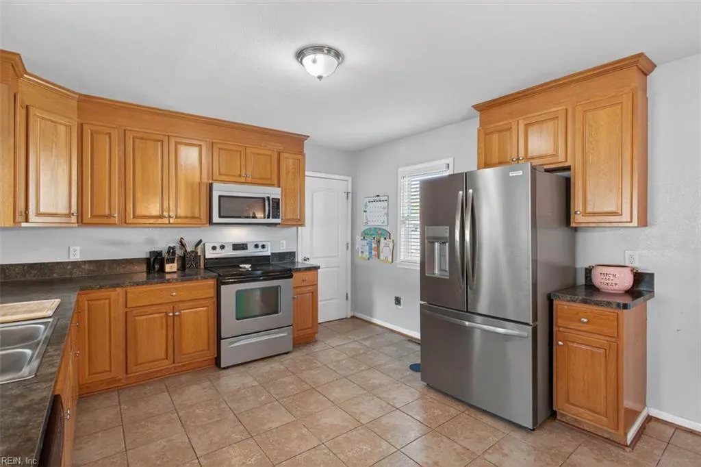 Portsmouth, Virginia 23701, United States, 4 Bedrooms Bedrooms, ,2 BathroomsBathrooms,Residential,Active,233278