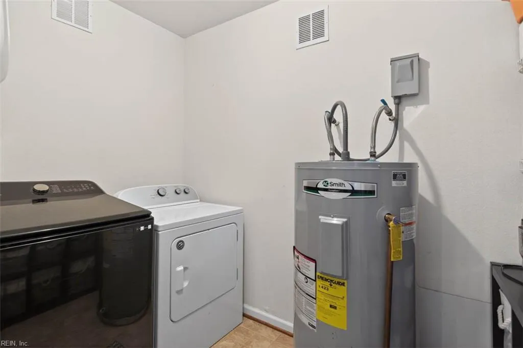 Portsmouth, Virginia 23701, United States, 4 Bedrooms Bedrooms, ,2 BathroomsBathrooms,Residential,Active,233278