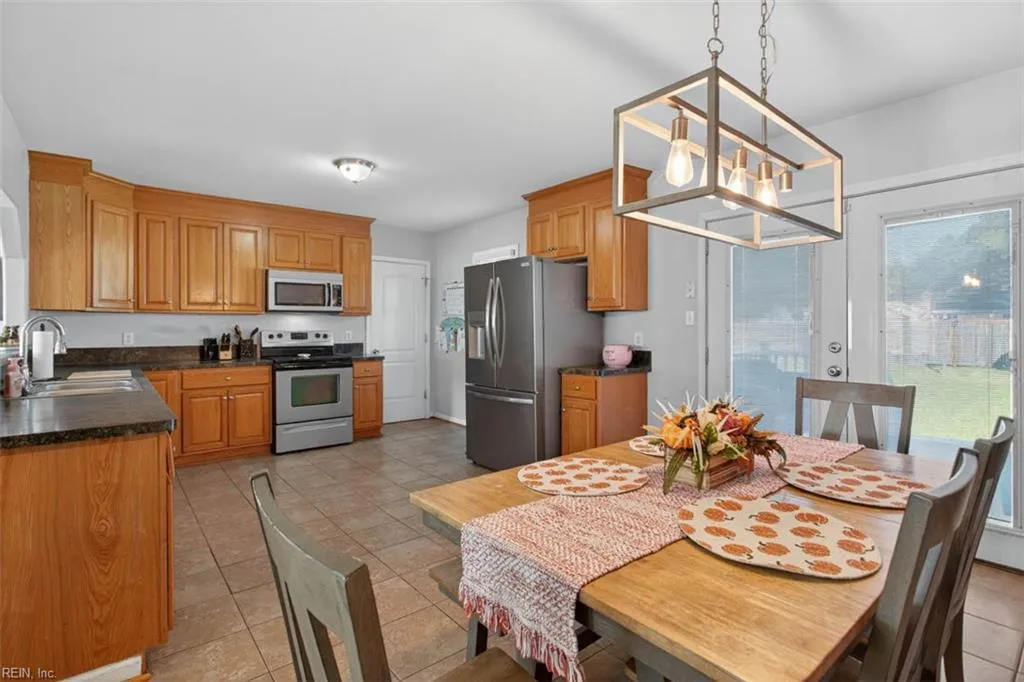 Portsmouth, Virginia 23701, United States, 4 Bedrooms Bedrooms, ,2 BathroomsBathrooms,Residential,Active,233278