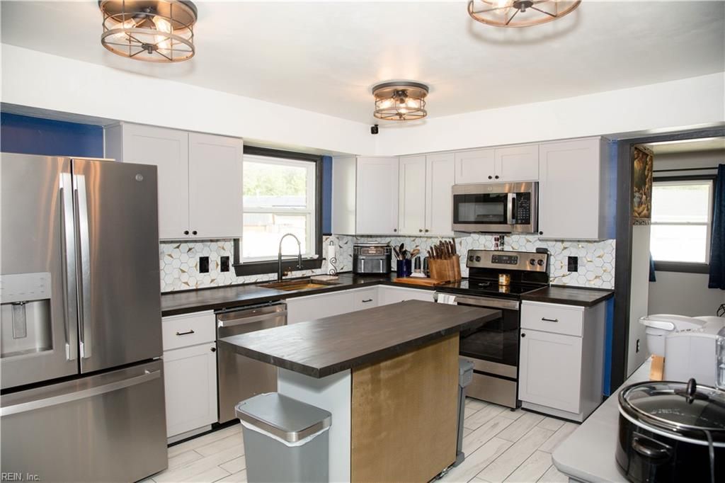 Photo of 7 Lake Forest Court, Portsmouth, VA 23701 (MLS # 10632281)