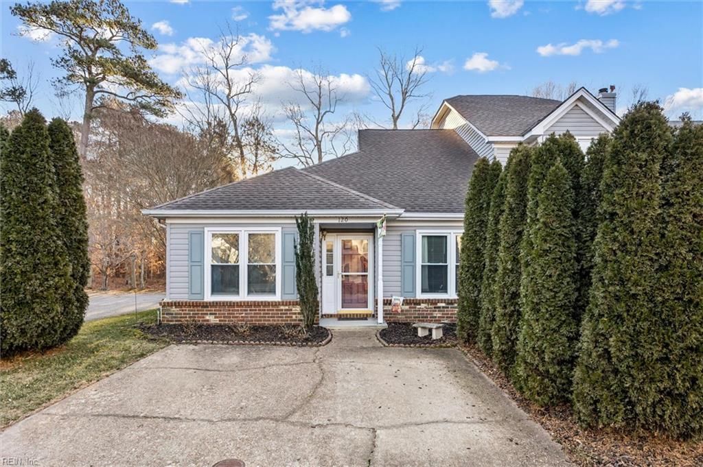 Photo of 120 Gnarled Oak Lane, Yorktown, VA 23692 (MLS # 10616728)