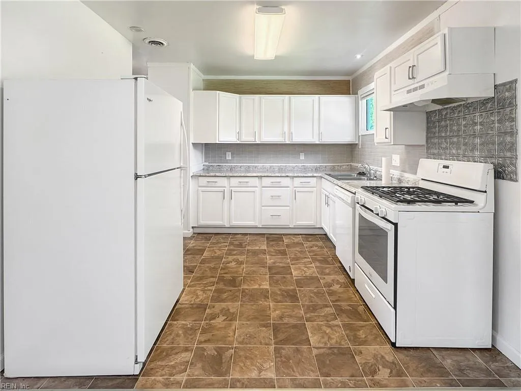 Hampton, Virginia 23663, United States, 3 Bedrooms Bedrooms, ,1 BathroomBathrooms,Residential,Active,155645