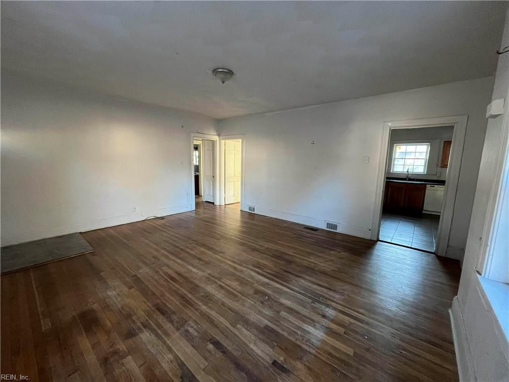 Photo of 2106 Richmond Avenue, Portsmouth, VA 23704 (MLS # 10634049)