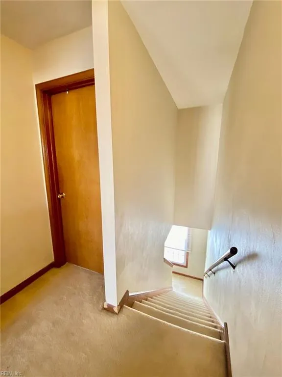 Norfolk, Virginia 23507, United States, 2 Bedrooms Bedrooms, ,3 BathroomsBathrooms,Residential,Pending,180433