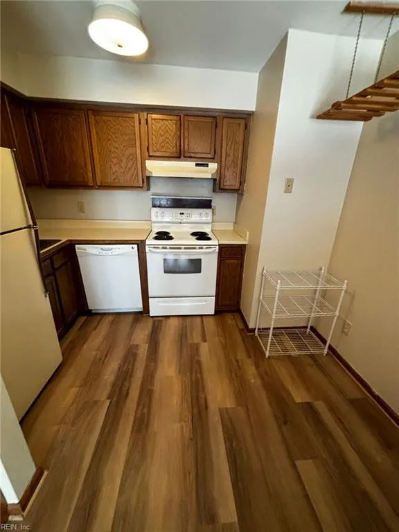 Norfolk, Virginia 23507, United States, 2 Bedrooms Bedrooms, ,3 BathroomsBathrooms,Residential,Pending,180433