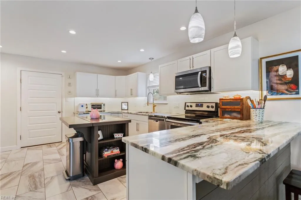 Virginia Beach, Virginia 23454, United States, 3 Bedrooms Bedrooms, ,3 BathroomsBathrooms,Residential,Active,254434