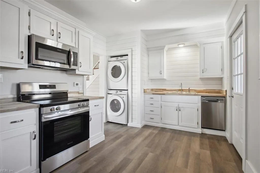 Newport News, Virginia 23601, United States, 2 Bedrooms Bedrooms, ,1 BathroomBathrooms,Residential,Pending,26708