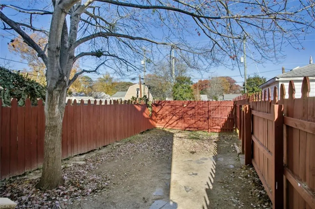 Newport News, Virginia 23601, United States, 2 Bedrooms Bedrooms, ,1 BathroomBathrooms,Residential,Pending,26708