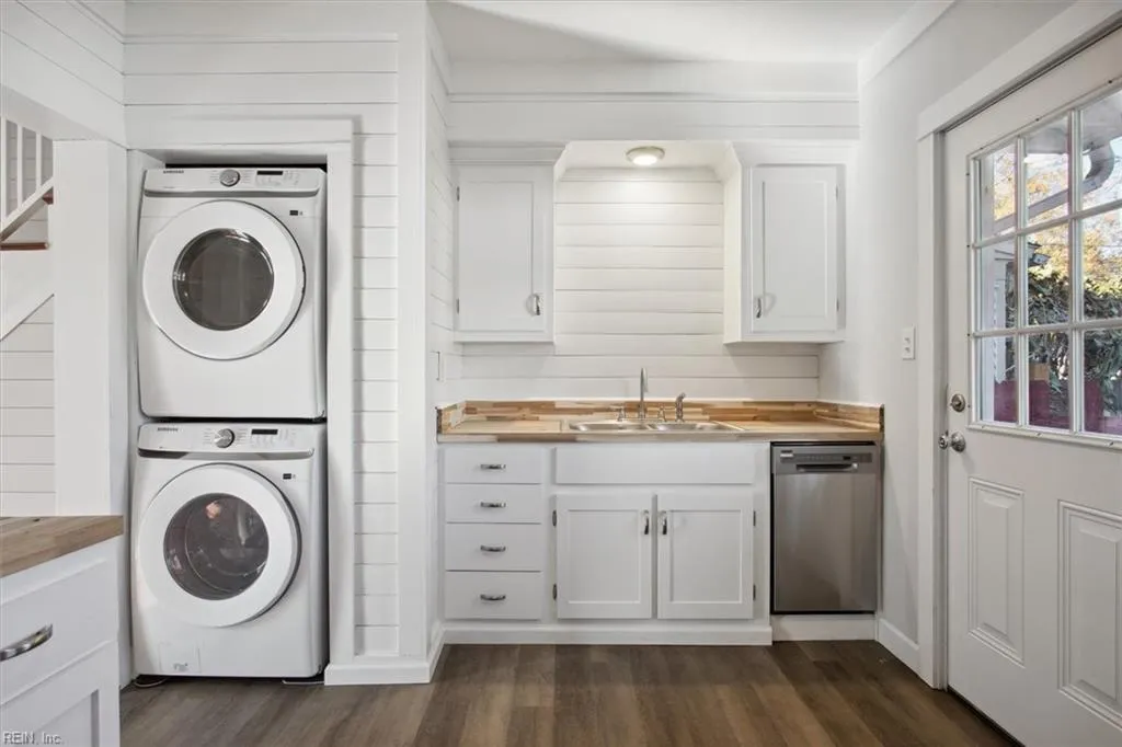 Newport News, Virginia 23601, United States, 2 Bedrooms Bedrooms, ,1 BathroomBathrooms,Residential,Pending,26708