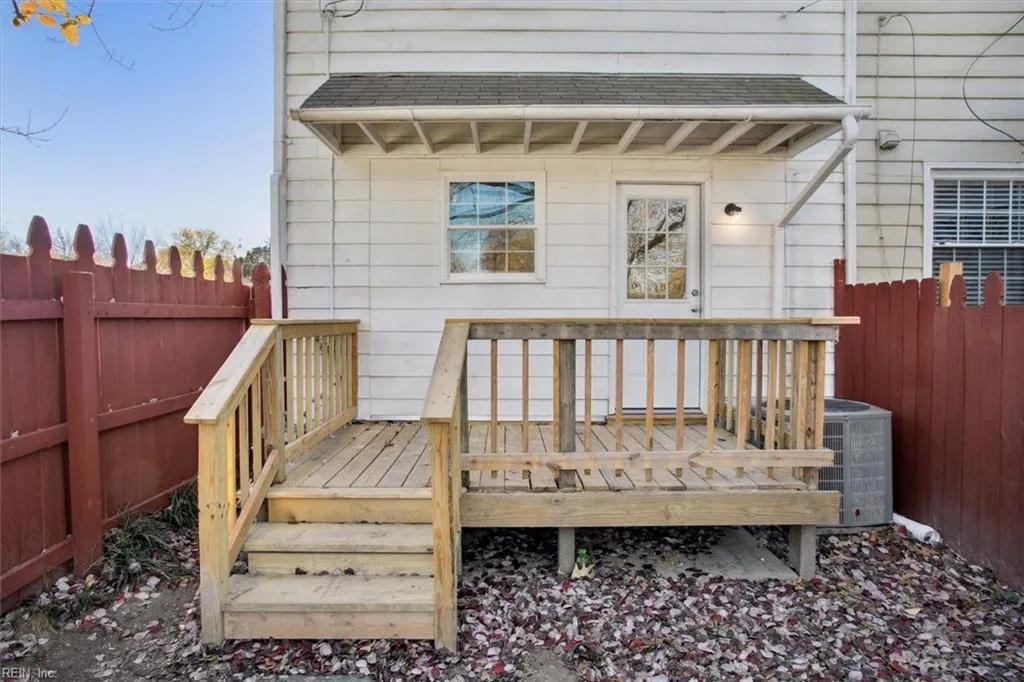 Newport News, Virginia 23601, United States, 2 Bedrooms Bedrooms, ,1 BathroomBathrooms,Residential,Pending,26708