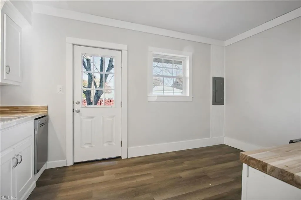 Newport News, Virginia 23601, United States, 2 Bedrooms Bedrooms, ,1 BathroomBathrooms,Residential,Pending,26708