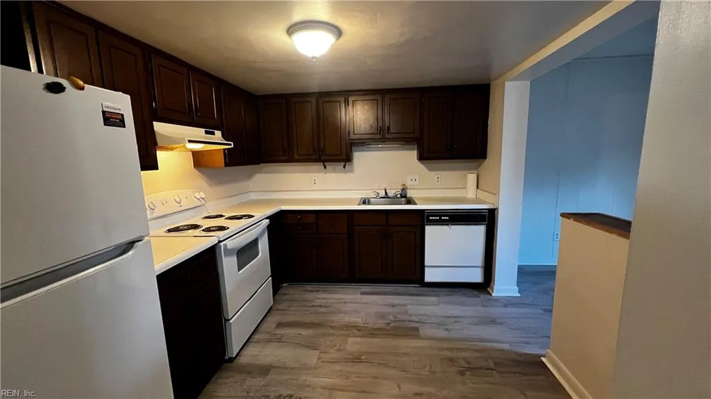 Portsmouth, Virginia 23703, United States, 3 Bedrooms Bedrooms, ,3 BathroomsBathrooms,Residential,Pending,29225