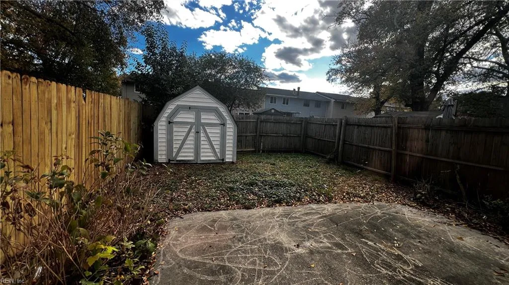 Portsmouth, Virginia 23703, United States, 3 Bedrooms Bedrooms, ,3 BathroomsBathrooms,Residential,Pending,29225