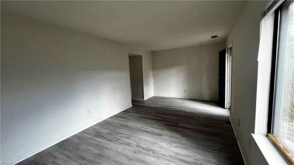Portsmouth, Virginia 23703, United States, 3 Bedrooms Bedrooms, ,3 BathroomsBathrooms,Residential,Pending,29225