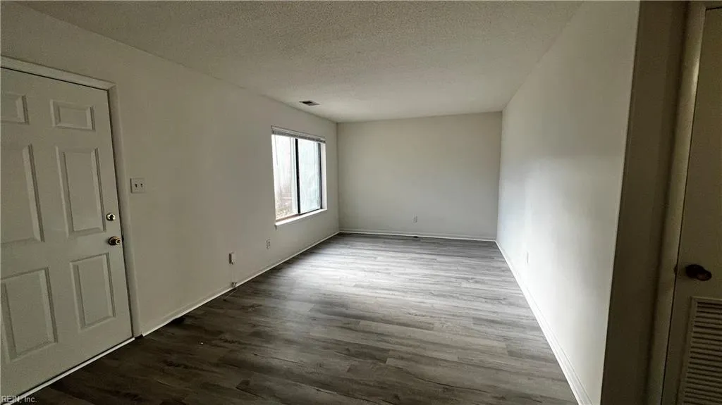 Portsmouth, Virginia 23703, United States, 3 Bedrooms Bedrooms, ,3 BathroomsBathrooms,Residential,Pending,29225