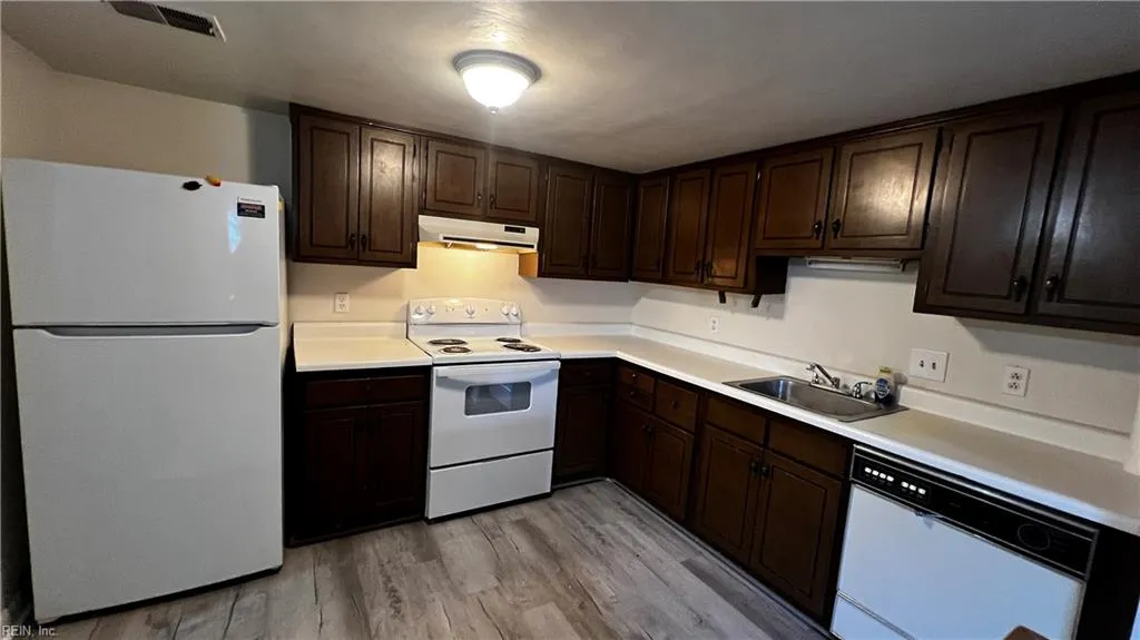 Portsmouth, Virginia 23703, United States, 3 Bedrooms Bedrooms, ,3 BathroomsBathrooms,Residential,Pending,29225