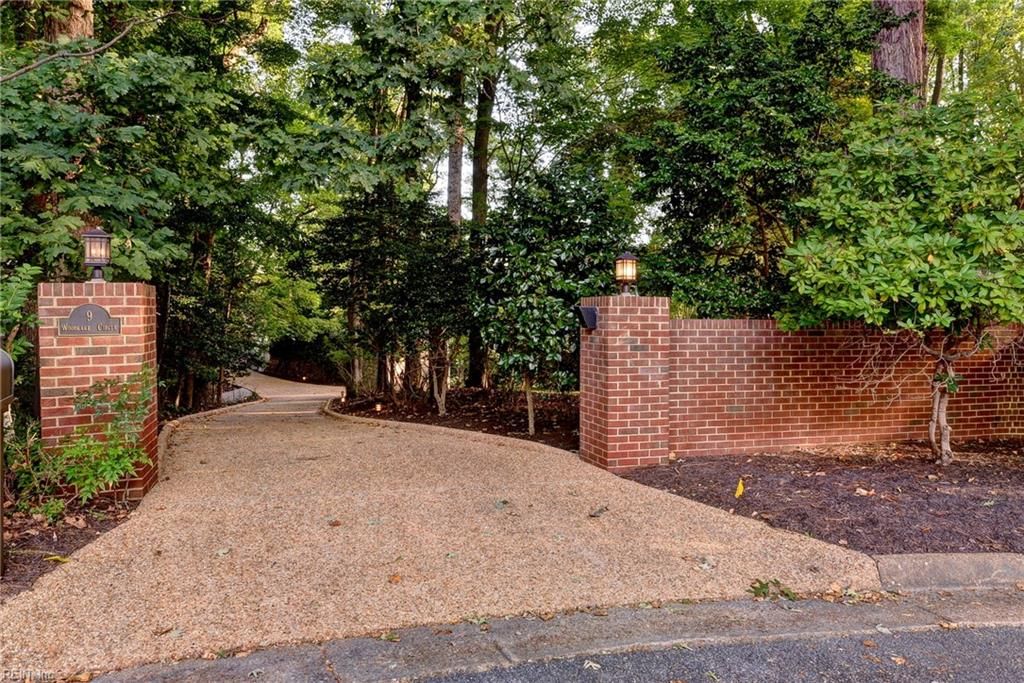 Photo of 9 Woodlake Circle, Newport News, VA 23606 (MLS # 10617293)