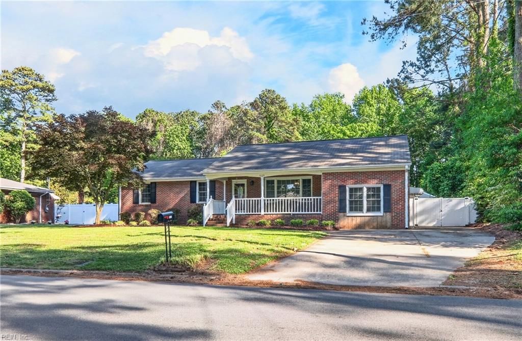 Photo of 5025 Greenbrook Drive, Portsmouth, VA 23703 (MLS # 10631974)