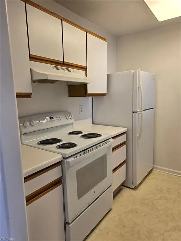 Virginia Beach, Virginia 23455, United States, 2 Bedrooms Bedrooms, ,2 BathroomsBathrooms,Residential,Active,27178