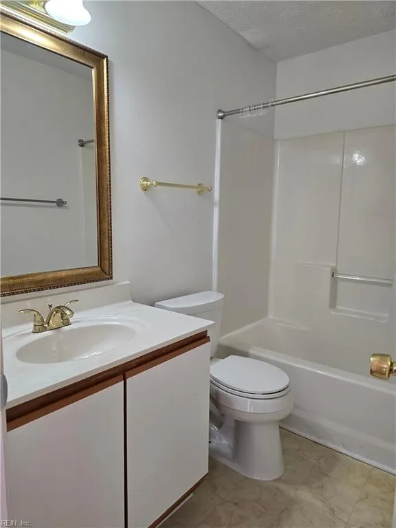 Virginia Beach, Virginia 23455, United States, 2 Bedrooms Bedrooms, ,2 BathroomsBathrooms,Residential,Active,27178