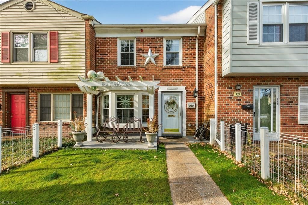 Photo of 709 Stanwix Square, Norfolk, VA 23502 (MLS # 10614258)