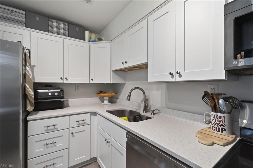 Photo of 709 Stanwix Square, Norfolk, VA 23502 (MLS # 10614258)