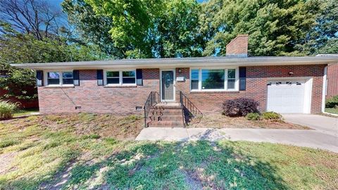 Photo of 108 Parker Avenue, Newport News, VA 23606 (MLS # 10632336)