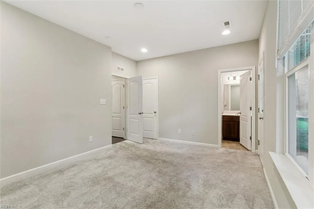 Williamsburg, Virginia 23188, United States, 4 Bedrooms Bedrooms, ,4 BathroomsBathrooms,Residential,Active,253940