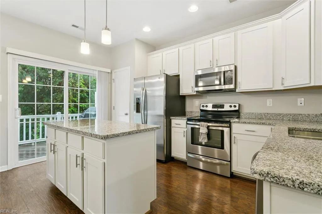 Williamsburg, Virginia 23188, United States, 4 Bedrooms Bedrooms, ,4 BathroomsBathrooms,Residential,Active,253940