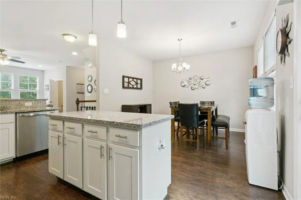 Williamsburg, Virginia 23188, United States, 4 Bedrooms Bedrooms, ,4 BathroomsBathrooms,Residential,Active,253940