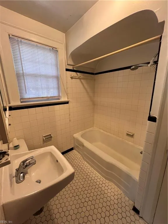 Portsmouth, Virginia 23704, United States, 1 Bedroom Bedrooms, ,1 BathroomBathrooms,Residential,Pending,42866