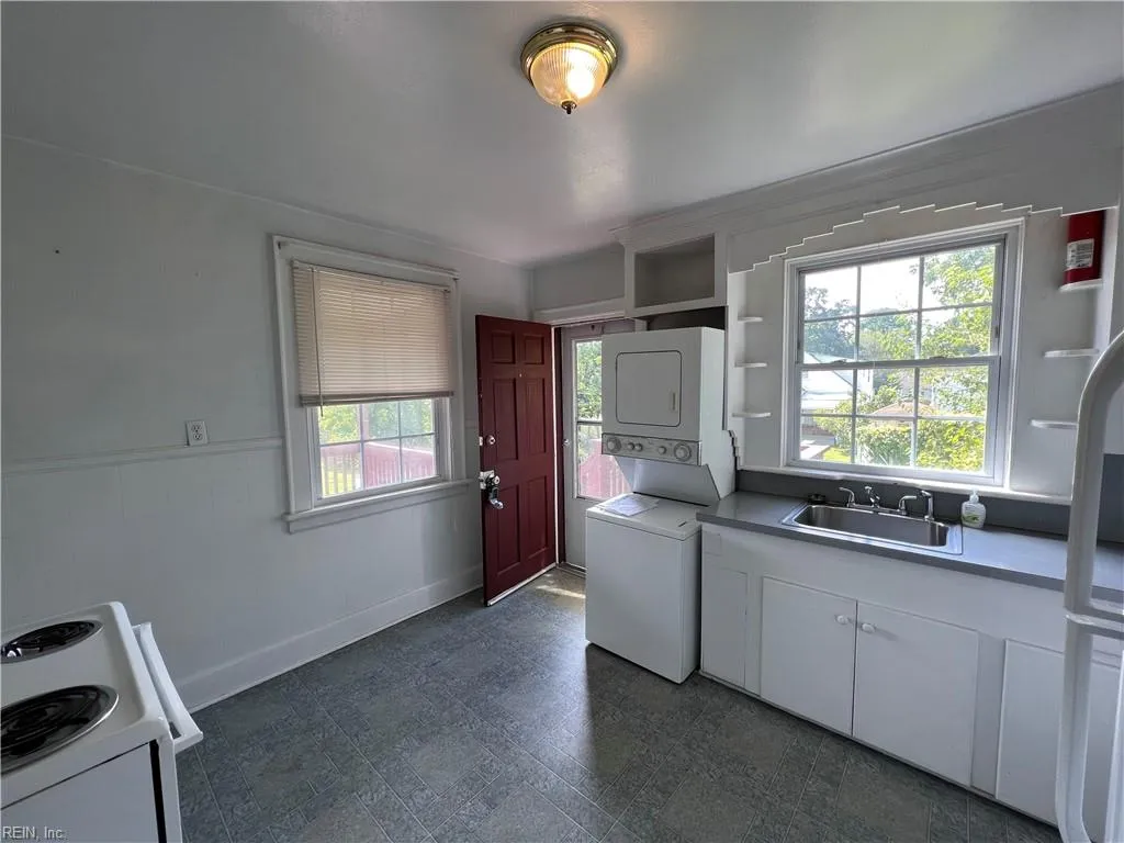 Portsmouth, Virginia 23704, United States, 1 Bedroom Bedrooms, ,1 BathroomBathrooms,Residential,Pending,42866