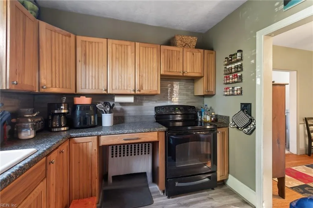 Norfolk, Virginia 23508, United States, 4 Bedrooms Bedrooms, ,2 BathroomsBathrooms,Residential,Pending,250898