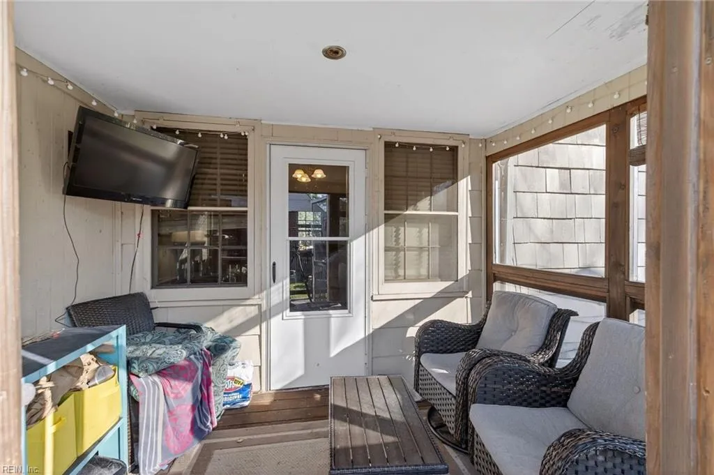 Norfolk, Virginia 23508, United States, 4 Bedrooms Bedrooms, ,2 BathroomsBathrooms,Residential,Pending,250898