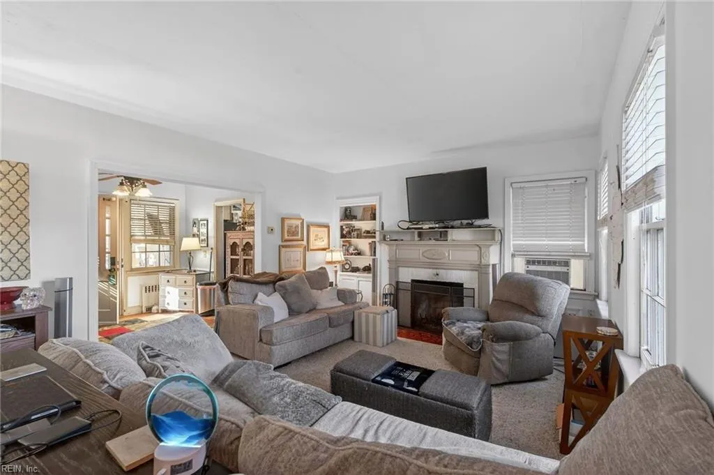 Norfolk, Virginia 23508, United States, 4 Bedrooms Bedrooms, ,2 BathroomsBathrooms,Residential,Pending,250898