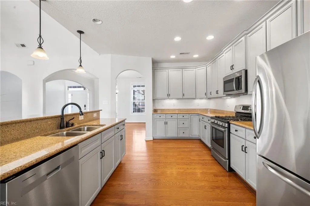 Virginia Beach, Virginia 23456, United States, 4 Bedrooms Bedrooms, ,4 BathroomsBathrooms,Residential,Active,82524