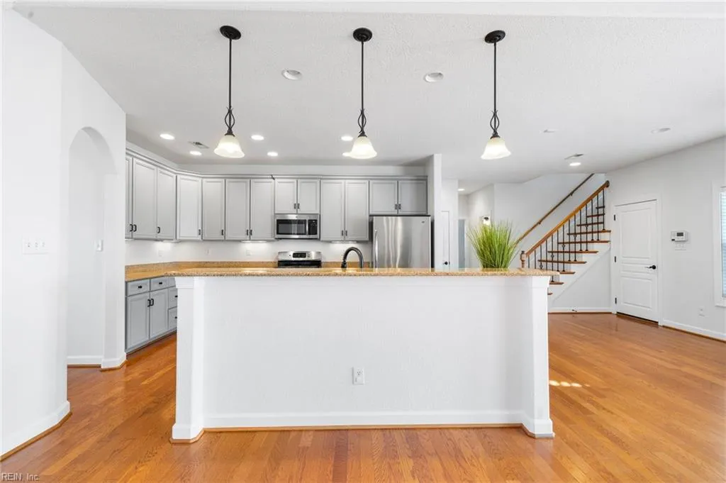 Virginia Beach, Virginia 23456, United States, 4 Bedrooms Bedrooms, ,4 BathroomsBathrooms,Residential,Active,82524