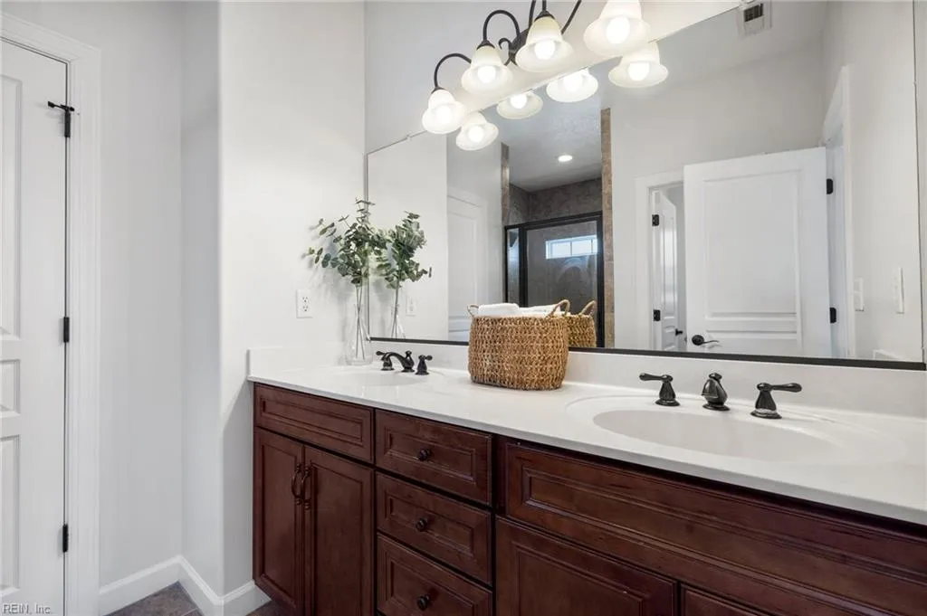 Virginia Beach, Virginia 23456, United States, 4 Bedrooms Bedrooms, ,4 BathroomsBathrooms,Residential,Active,82524