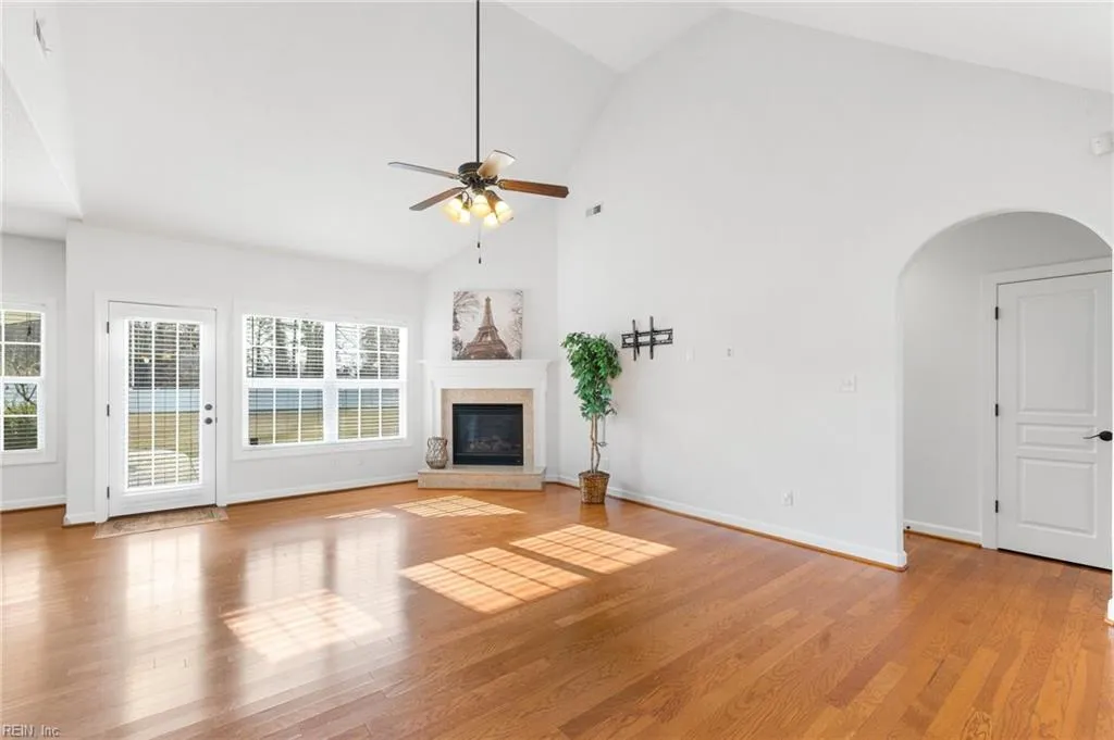 Virginia Beach, Virginia 23456, United States, 4 Bedrooms Bedrooms, ,4 BathroomsBathrooms,Residential,Active,82524