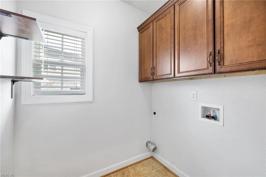 Virginia Beach, Virginia 23456, United States, 4 Bedrooms Bedrooms, ,4 BathroomsBathrooms,Residential,Active,82524