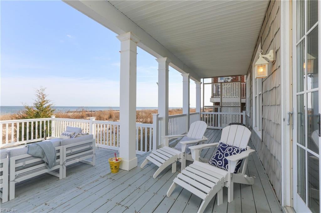 Photo of 822 W Ocean View Avenue, Norfolk, VA 23505 (MLS # 10656248)