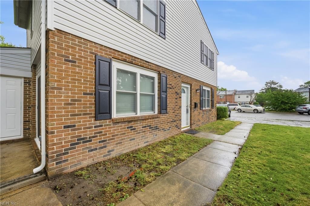 Photo of 809 S Buckingham Court, Virginia Beach, VA 23462 (MLS # 10632951)