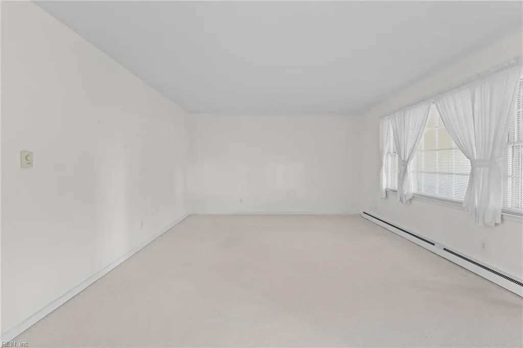 Portsmouth, Virginia 23707, United States, 3 Bedrooms Bedrooms, ,2 BathroomsBathrooms,Residential,Pending,79091