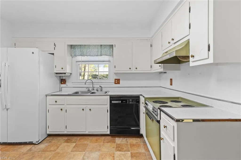 Portsmouth, Virginia 23707, United States, 3 Bedrooms Bedrooms, ,2 BathroomsBathrooms,Residential,Pending,79091