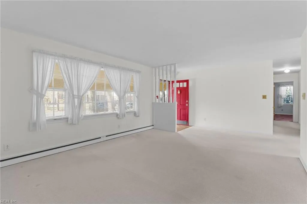 Portsmouth, Virginia 23707, United States, 3 Bedrooms Bedrooms, ,2 BathroomsBathrooms,Residential,Pending,79091