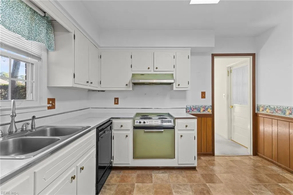 Portsmouth, Virginia 23707, United States, 3 Bedrooms Bedrooms, ,2 BathroomsBathrooms,Residential,Pending,79091