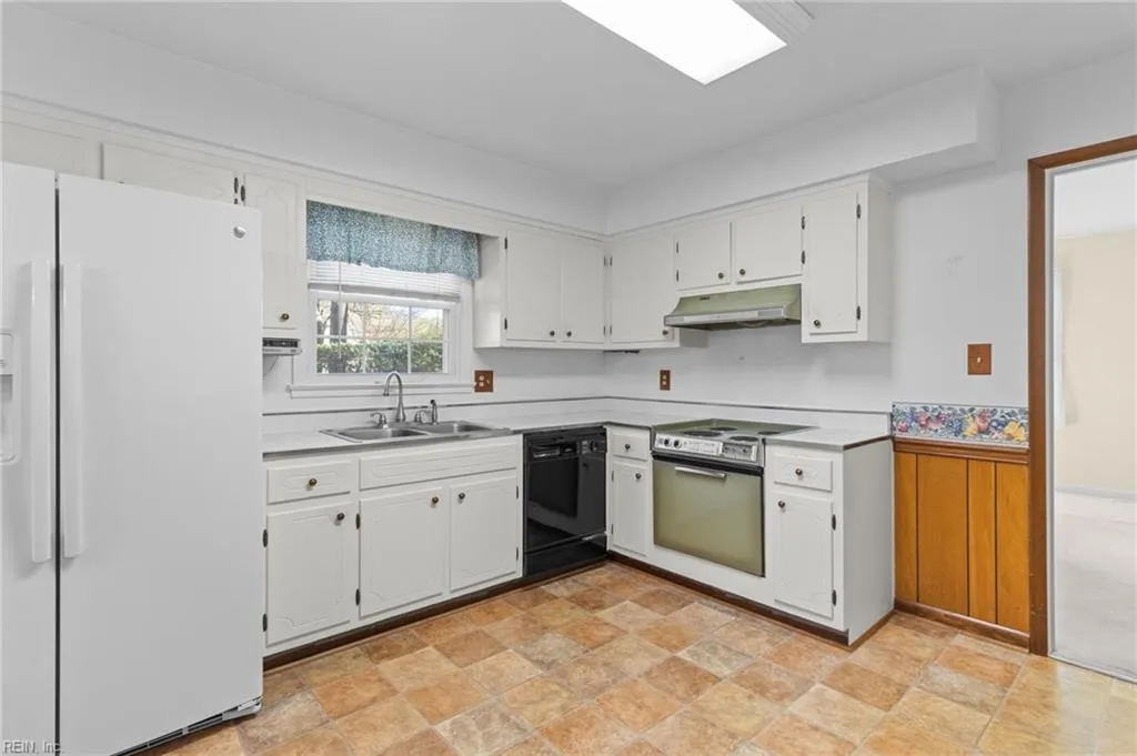 Portsmouth, Virginia 23707, United States, 3 Bedrooms Bedrooms, ,2 BathroomsBathrooms,Residential,Pending,79091