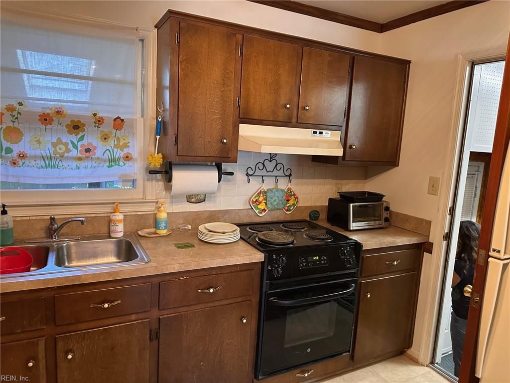 Photo of 286 Sanlin Drive, Newport News, VA 23602 (MLS # 10608533)